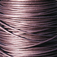Lædersnor, metallic aubergine, Ø3mm, 1meter.